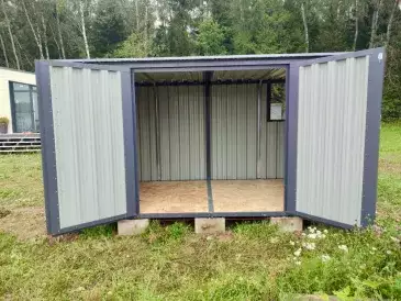 Хозблок для хранения в графитовом цвете в едином стиле с домом в КП Цветочный 2, Краснопахорское поселение, МО 