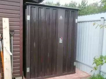 Хозблок для садовой техники, велосипедов и хозяйственных принадлежностей в серо-коричневом цвете в дер. Шиботово, Петушинский р-н, Владимирская обл.