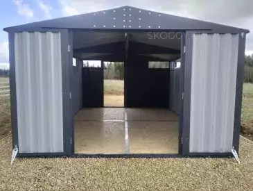 Вместительный хозблок для хозяйственных вещей в двойной расцветке в дер. Грешнево, г.о. Клин, МО